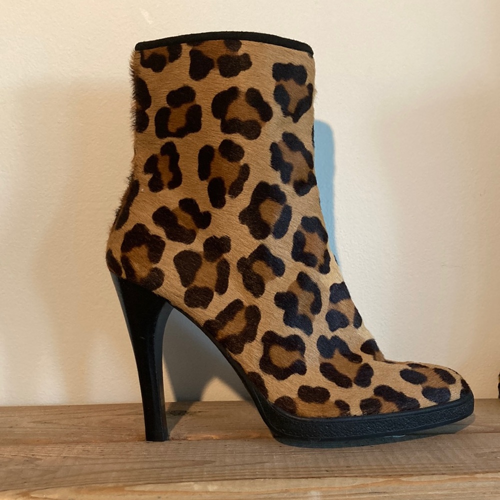 Stuart Weitzman pony hair booties size 7.5. New without tags.